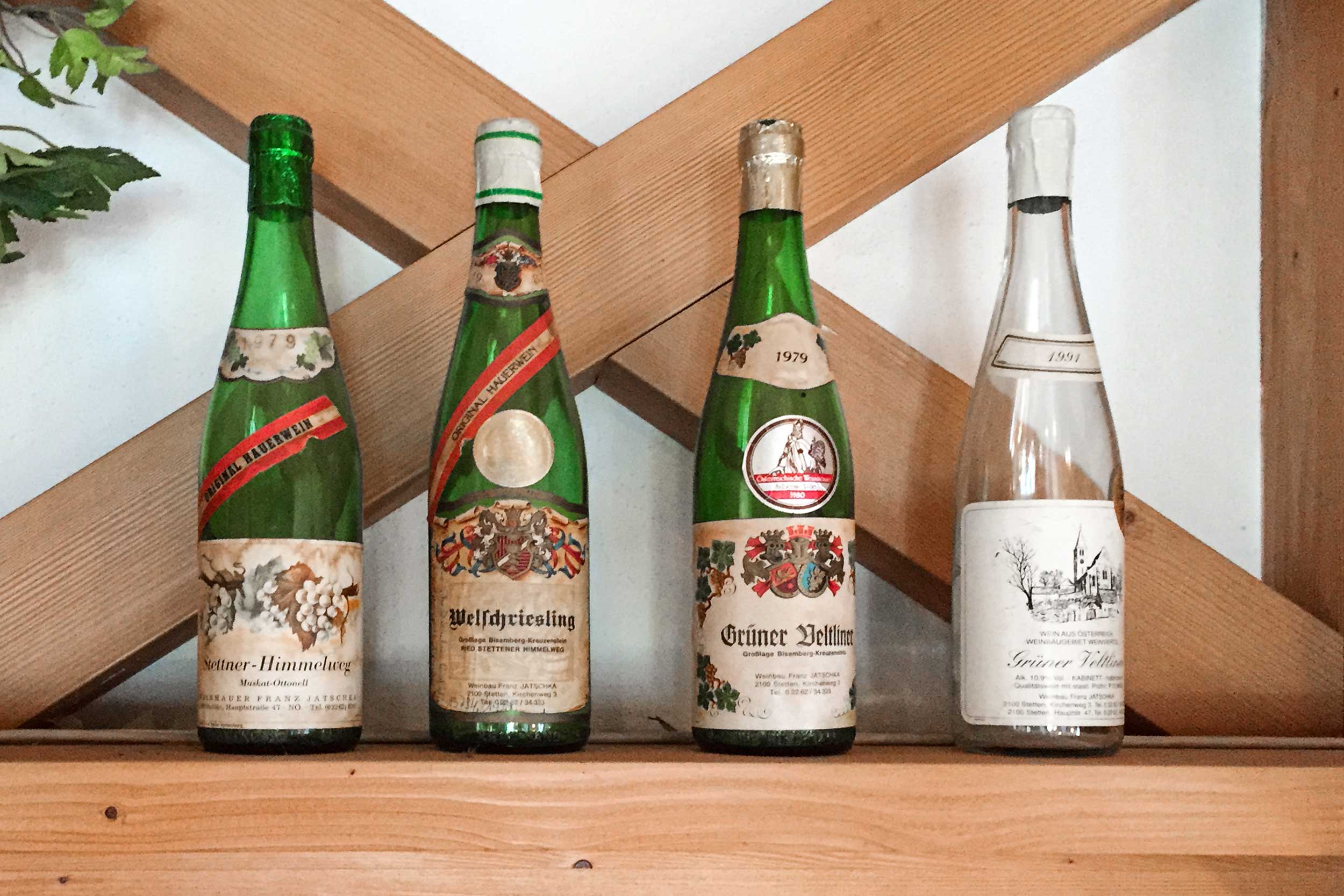 alte Weinflaschen Weingut Jatschka · Branding Agentur Wien